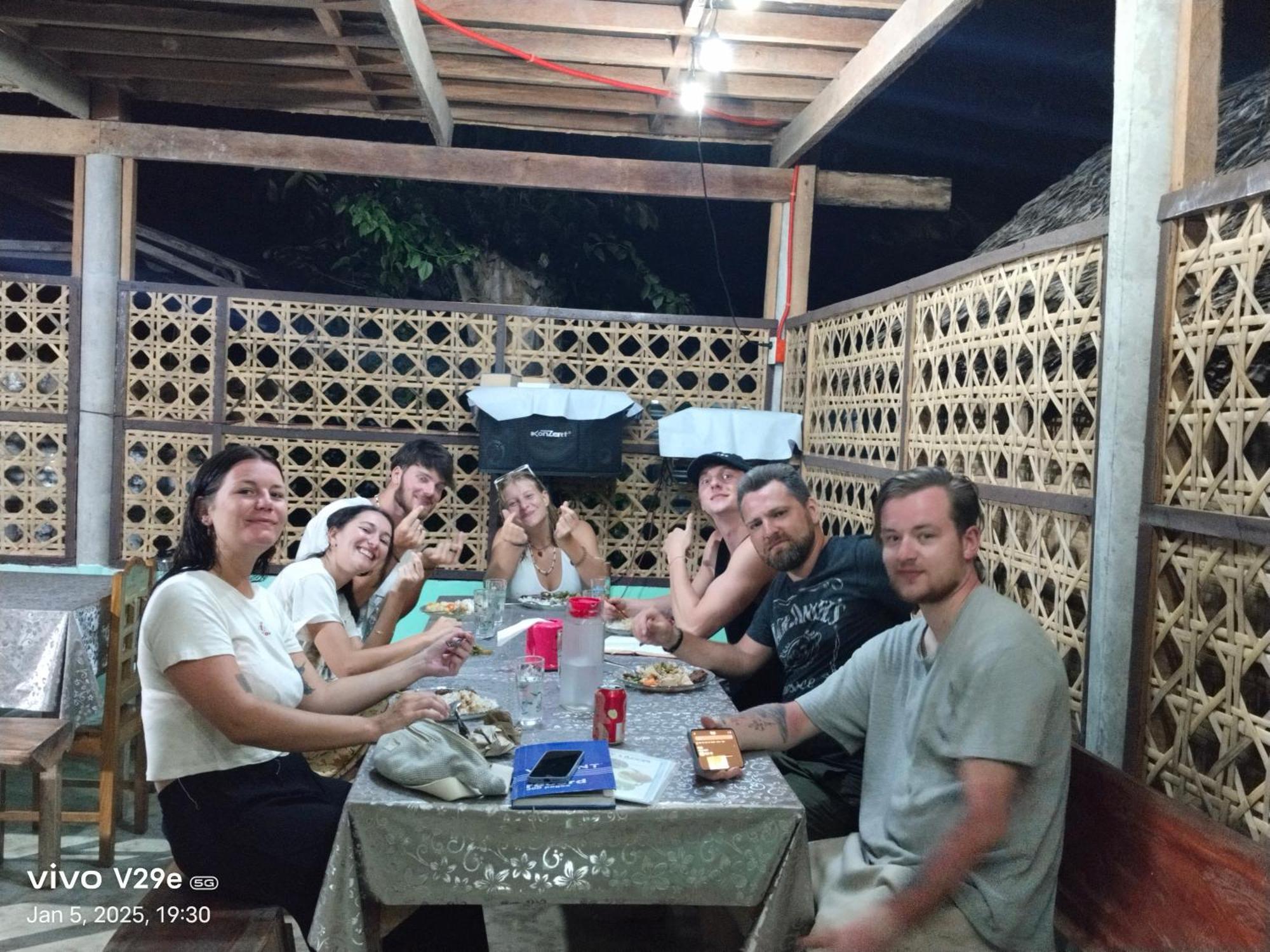 LHOYJEAN Garden Hostel Batuan Buitenkant foto